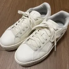 PUMA 花柄刺繍 ホワイト スニーカー 24cmのサムネイル