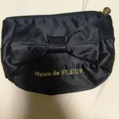 Maison de FLEUR 黒リボンポーチ