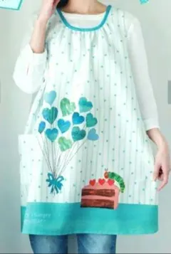 はらぺこあおむし ハートバルーンエプロン ライトブルー×ナチュラル