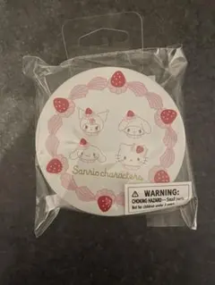 完売品　いちごホイップケーキデザインシリーズ　サンリオ　缶ケース＆シールセット