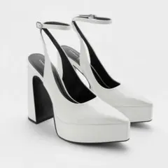 チャールズアンドキース 白 ポインテッドトゥ 厚底ヒール 24cm