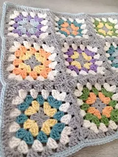 茶*茶様 ハンドメイド　かぎ針編み　グラニースクエア　マルチカバー