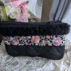 キルティング　フラットポーチ　インド刺繍リボン　フェイクファー付き