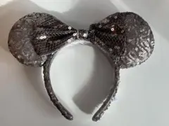 ディズニー シルバー スパンコール リボンカチューシャ