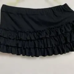 ブラック　ウエストゴム　フリル付き フレアスカート
