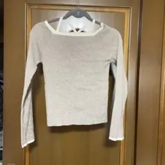 ベージュ オフショルダー 長袖セーター M