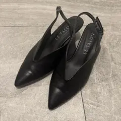 LE TALON バックストラップ ポインテッドトゥパンプス