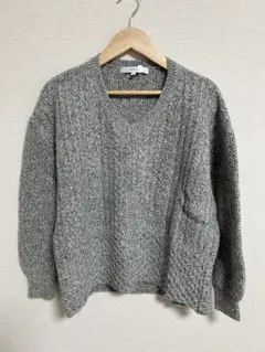 UNTITLED Vネックニット　レディース
