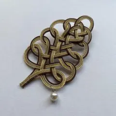 葉っぱブローチ　水引ブラウン ゴールド パール付き