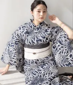 ゆかた館グレース 白紺の乱れ糸菊 浴衣・帯 • 下駄セット - メルカリ