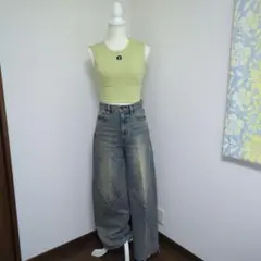 ライトグリーンタンクトップ