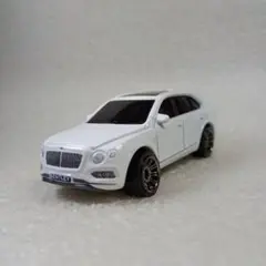 MATCHBOX '18 ベントレー ベンティガ 白 ミニカーのサムネイル