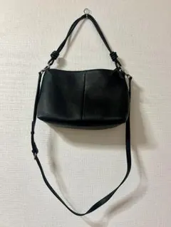 美品 FIKA ロゴ入り レザー ショルダーバッグ ブラック - メルカリ
