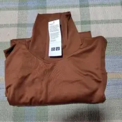 ユニクロ,UタートルネックTシャツブラウン , Sサイズ，新品・未使用