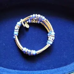 青いビーズの目模様ブレスレット