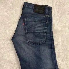 Levi Strauss & Co. ダークブルーストレートデニム