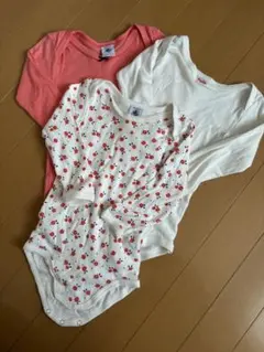 値下げ！プチバトーロンパース3点セット（コーラルピンク・花柄・ホワイト）