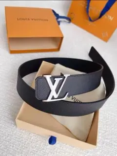 Louis Vuitton タイガ ベルト