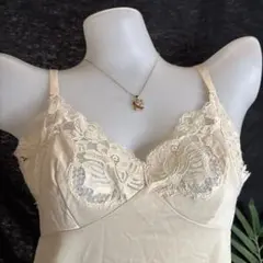 VT64 ワコール　高級感♪綺麗な花柄レース　スリップ　85-95 べージュ系