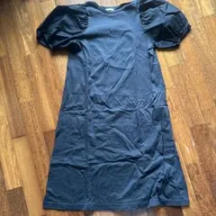 ブラック 半袖 ひざ丈ワンピース