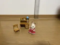 シルバニアファミリー、ショコラウサギの女の子・家具セット
