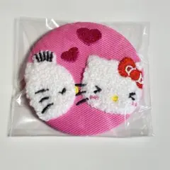 サンリオ シークレットモコモコボア缶バッジ ハローキティ&ダニエル