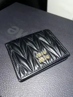 MIU MIU マテラッセ レザー 二つ折り財布 ブラックのサムネイル