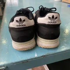 アディダス　スニーカー