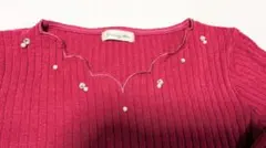 赤いリブ編み長袖ニット