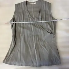 DAMA collection グレージュ色ノースリーブ トップス ドレープ 絹 