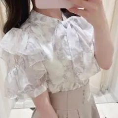 evelyn 花柄フリルトップス