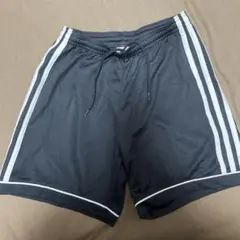 キッズ　adidas ブラック ハーフパンツ JS