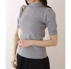 美品　doula doula パフスリーブ　上質ニットカットソー　ライトグレーのサムネイル
