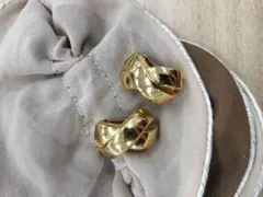 クリスチャンディオールのゴールドイヤリングです
