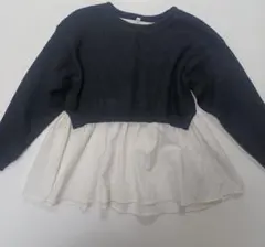 ブラックとホワイトの長袖トップス