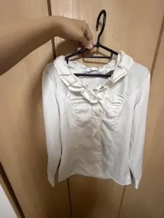 ホワイト フリル付き 長袖シャツ