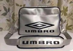 【希少】umbro　エナメルショルダーバッグ　シルバー✖ネイビー