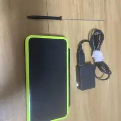 【3DS】Newニンテンドー2DS LL ブラック×ライム　 ・充電器付き