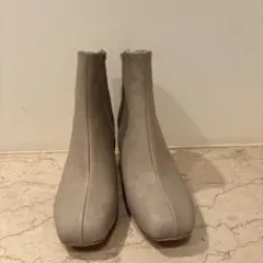 ジッパー付きショートブーツ