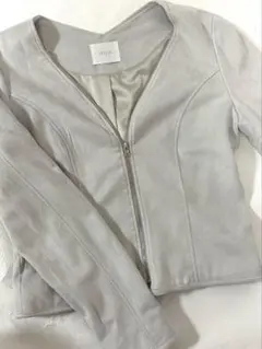 MIIA ノーカラー ライトグレー ジャケット ジッパー式　スエード風