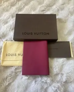 LOUIS VUITTON 手帳カバー フューシャピンクパスポートケース　ブックのサムネイル