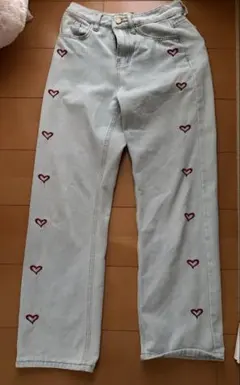 ハート刺繍ライトブルーデニムパンツ