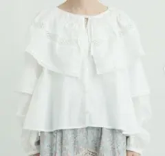 長袖フリルブラウス