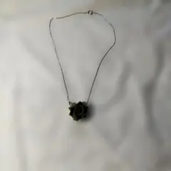 ローズ型緑色ペンダントネックレス