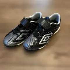 Umbro フットサルシューズ ブラック/ホワイト