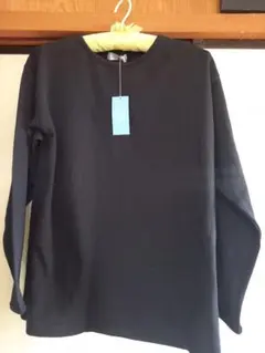 【新品未使用】タグ付き　黒の長袖Tシャツ