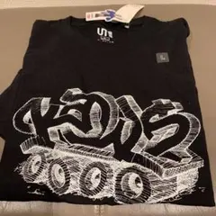 ユニクロ　カウズ　Tシャツ　新品未使用
