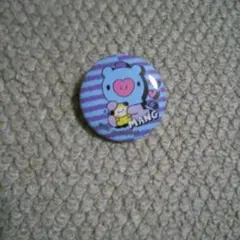 MANG 缶バッジ 紫色ストライプ