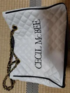 CECIL McBEE ホワイトキルティング　ハンドバッグ