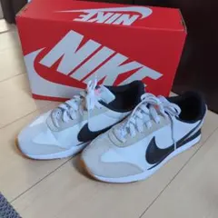 美品 NIKE スニーカー